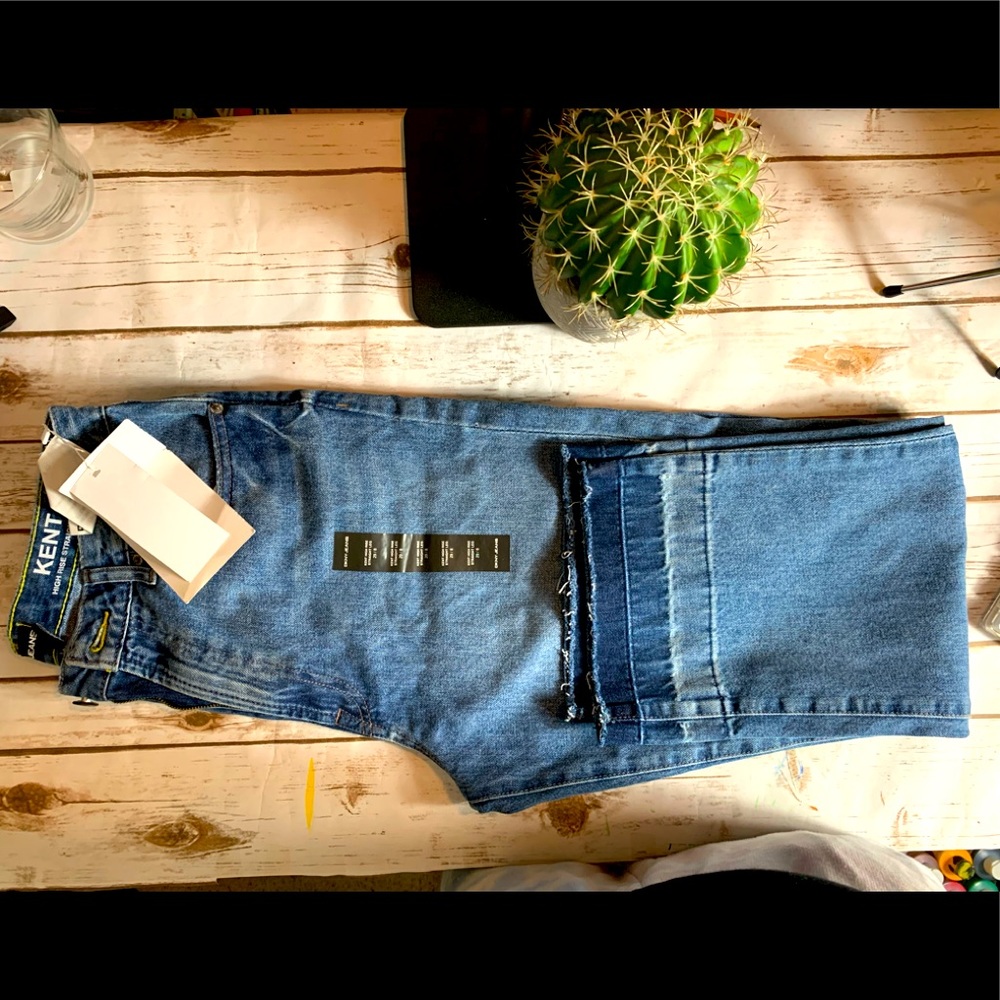 DKNY-(KENT JEANS)sz 29/8 High-Rise Straight Leg jeans
